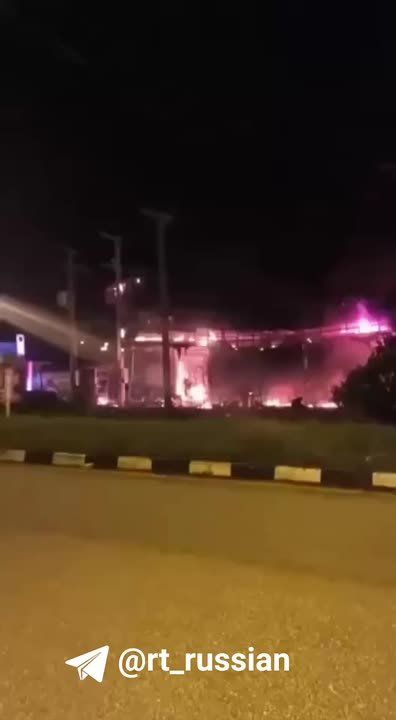 Неизвестные подорвали 11 заправок в трёх приграничных провинциях Таиланда, сообщает местный телеканал One 31