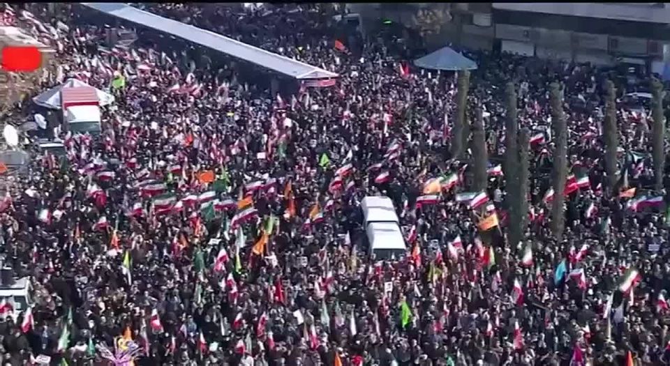 Государственные СМИ Ирана транслируют массовые митинги, которые организованы в поддержку власти против недавно прошедших протестов