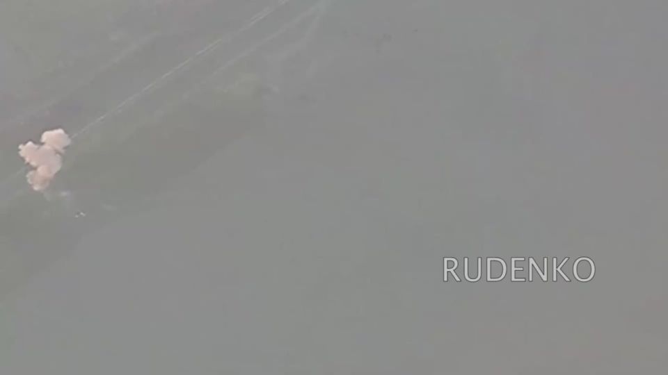 Андрей Руденко: Операторы БПЛА «Zala» войск беспилотных систем группировки войск «Днепр» скорректировали уничтожение артиллерийского орудия ВСУ на правобережье Днепра в Херсонской области