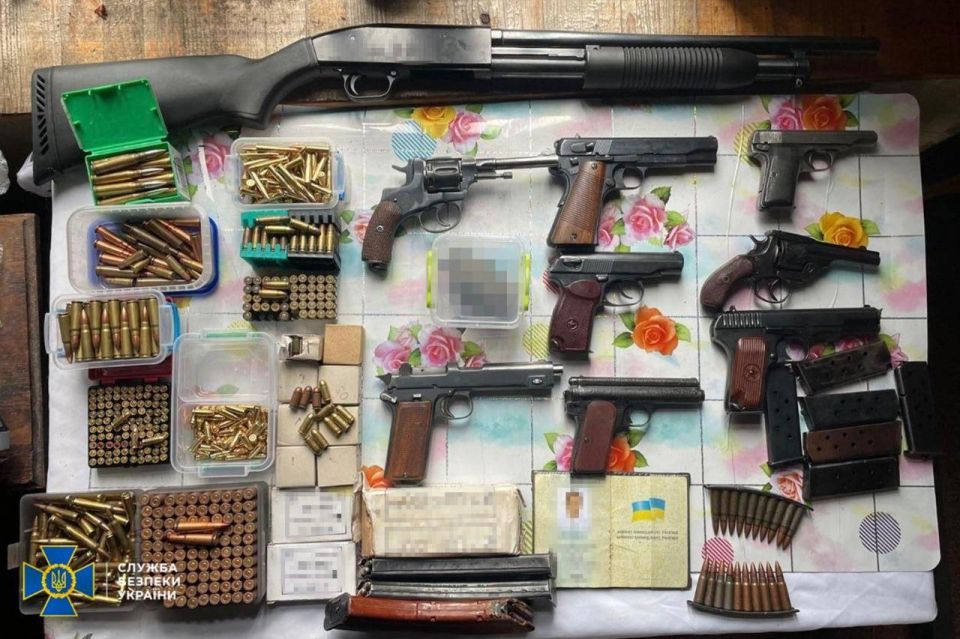 На Украине задержали банду, которая пыталась продать одну из крупнейших за время конфликта партий оружия