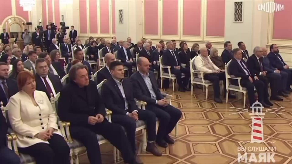 Мишустин поздравил российских журналистов с профессиональным праздником