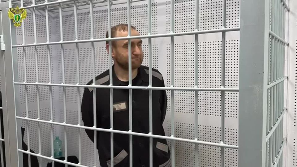 Экс-сенатору от Карачаево-Черкесской Республики Рауфу Арашукову, отбывающему пожизненное наказание, вынесли еще один приговор, сообщили в Генпрокуратуре РФ