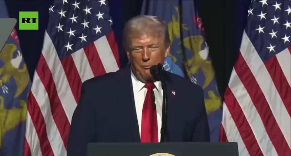 Трамп спародировал Байдена и показал, как тот кашляет