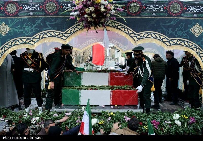 Аббас Джума: Гигантская толпа иранцев на похоронах сотрудников полиции в Тегеране Аббас Джума: Гигантская толпа иранцев на похоронах сотрудников полиции в Тегеране