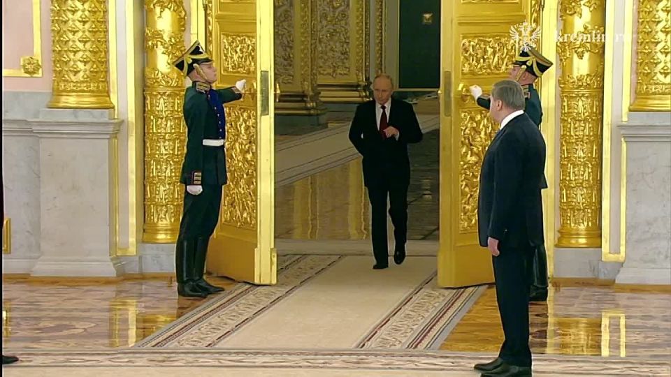 В Александровском зале Большого Кремлёвского дворца началась церемония вручения верительных грамот Президенту Российской Федерации
