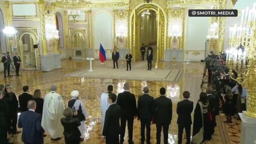 Путин начинает вручать послам зарубежных государств вверительные грамоты