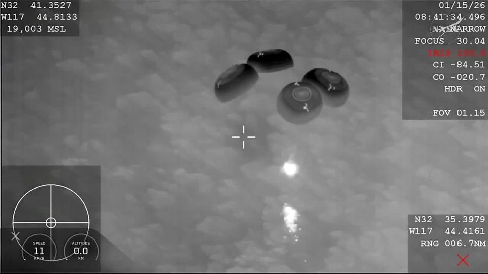 Корабль Crew Dragon с космонавтом Роскосмоса Олегом Платоновым вернулся на Землю