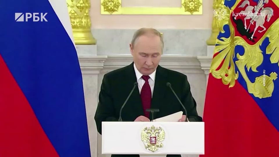 Владимир Путин заявил, что мир не наступает сам, его строят, «причем каждый день»