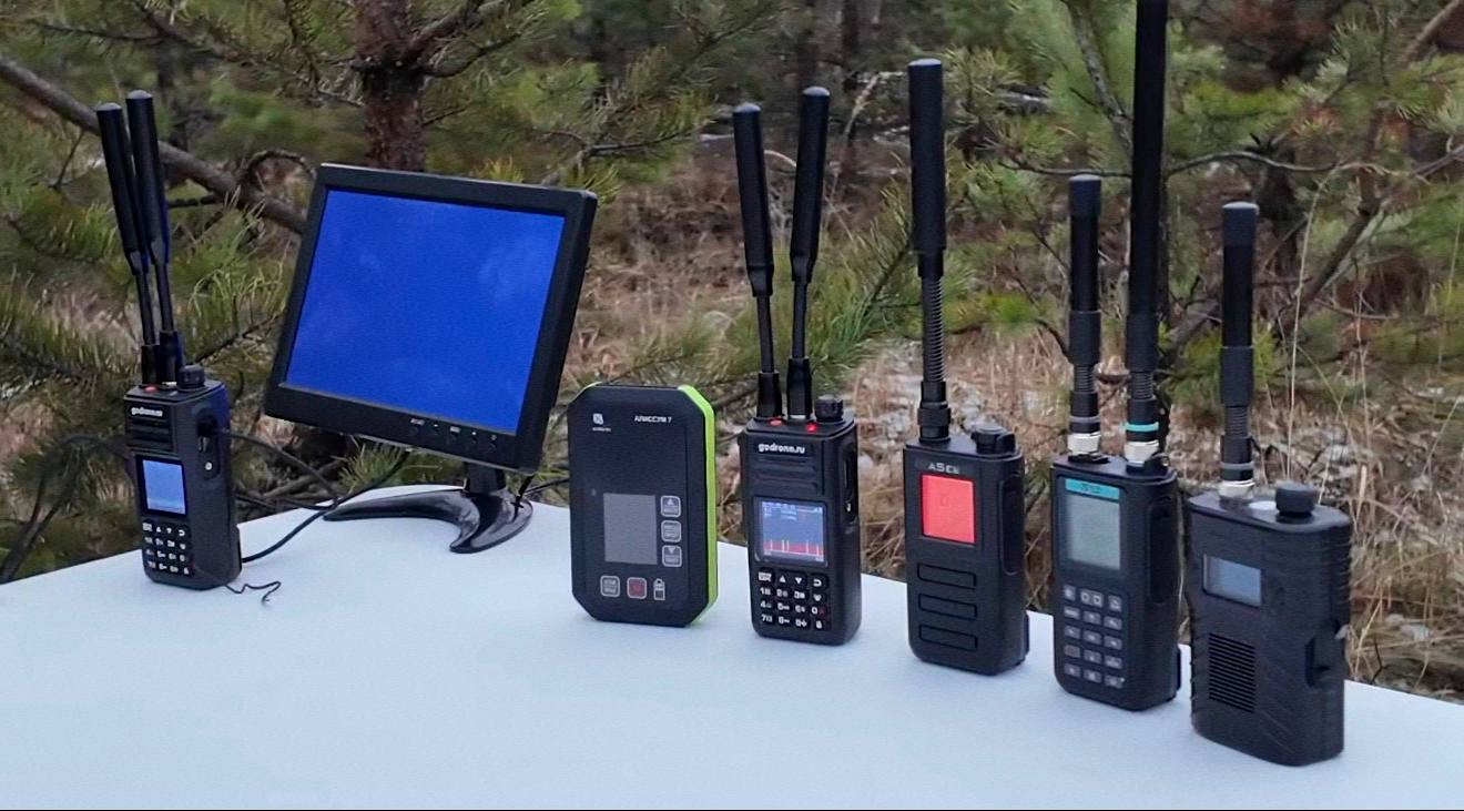 В последнее время всё чаще появляются обзоры и «сравнения» детекторов БПЛА, в том числе «Тень V4»