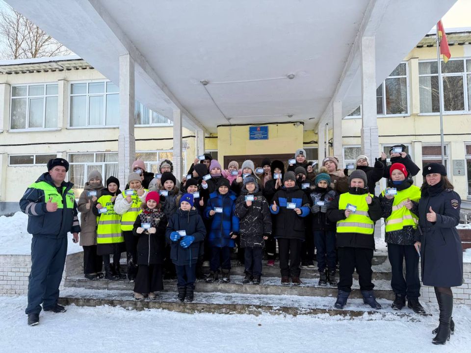 Тверские автоинспекторы провели для учащихся СОШ № 39 мероприятие «Мой безопасный путь домой»
