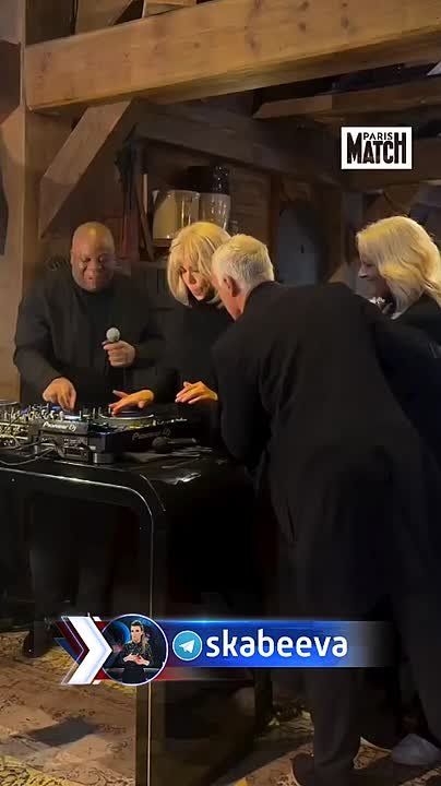 Пока муж собирается воевать с Россией Брижит зажигает в Диснейленде за диджейским пультом