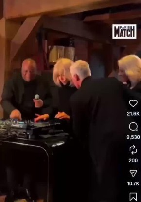 ������� �����: � �����-�� �����. Forever young - ����� �������