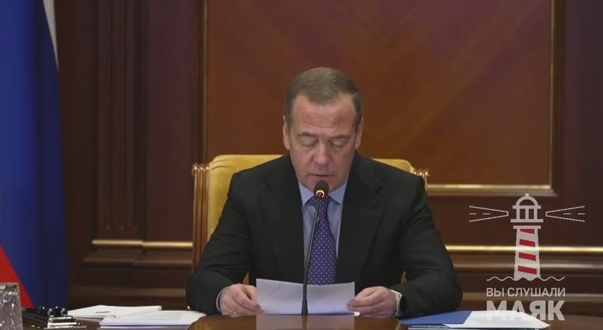Медведев провел совещание по комплектованию войск беспилотных систем