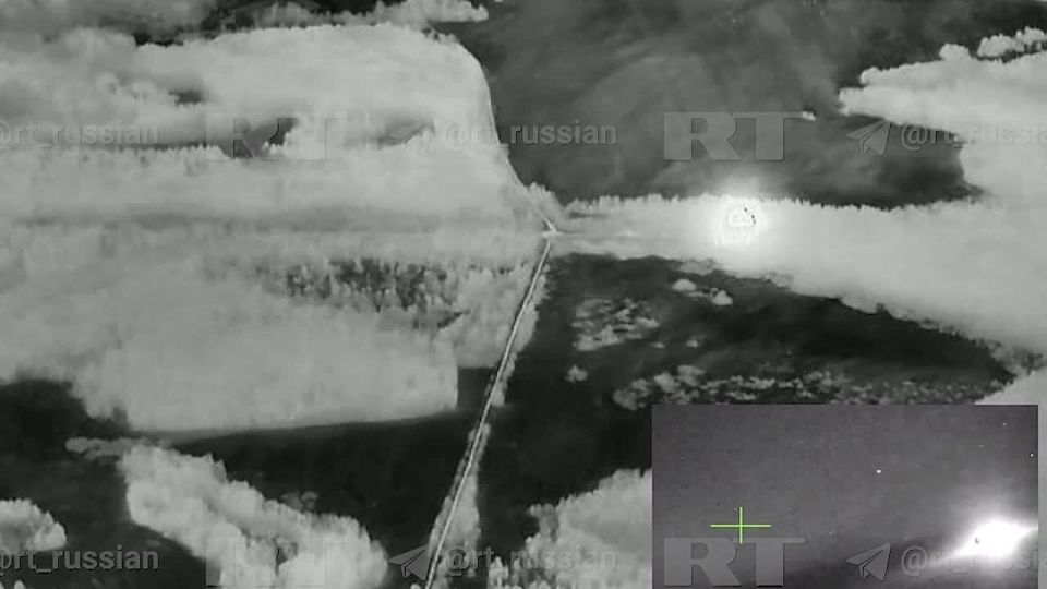 Два дрона эффектно уничтожили движущуюся систему HIMARS ВСУ