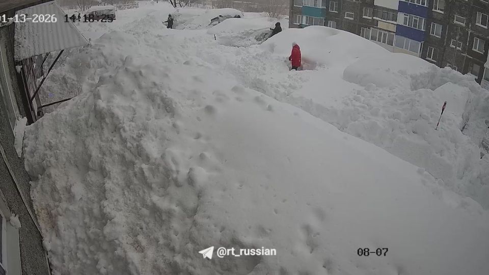 Каждый день расчищают огромные сугробы, а улицы снова заметает: будни жителей Петропавловска-Камчатского в режиме таймлапс