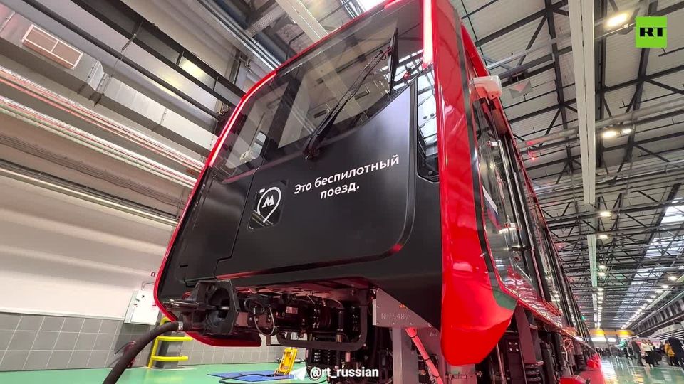 Это первый беспилотный поезд метро, который Путину показали в Аминьевском электродепо