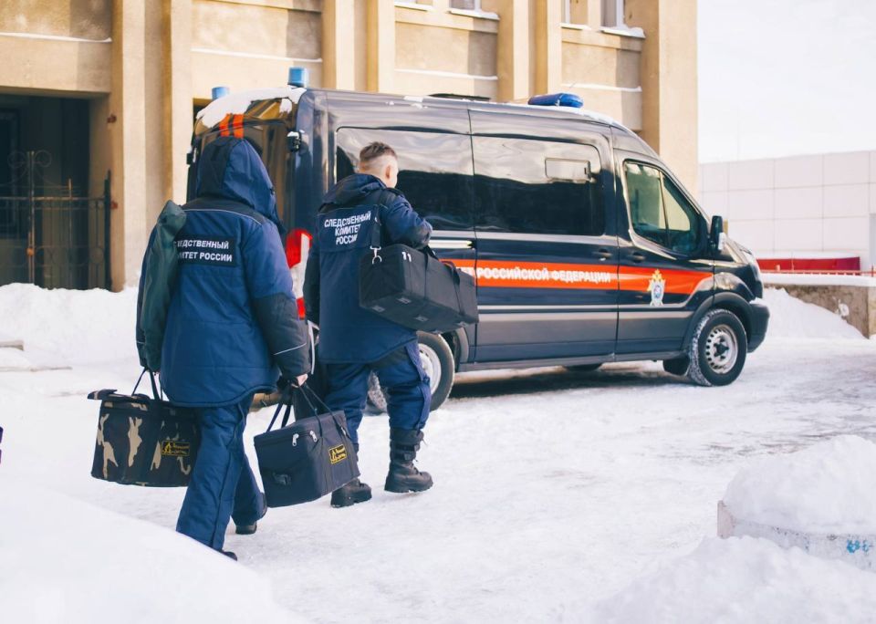 Следователь Следственного комитета устанавливает обстоятельства гибели мужчины в результате пожара