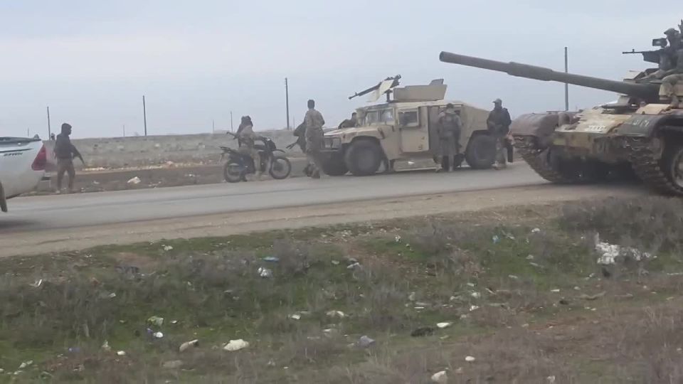 Сирийские правительственные войска начали входить в Дейр-Хафир на севере Сирии после вывода Сирийских демократических сил, возглавляемыми курдами — командование операциями сирийской армии