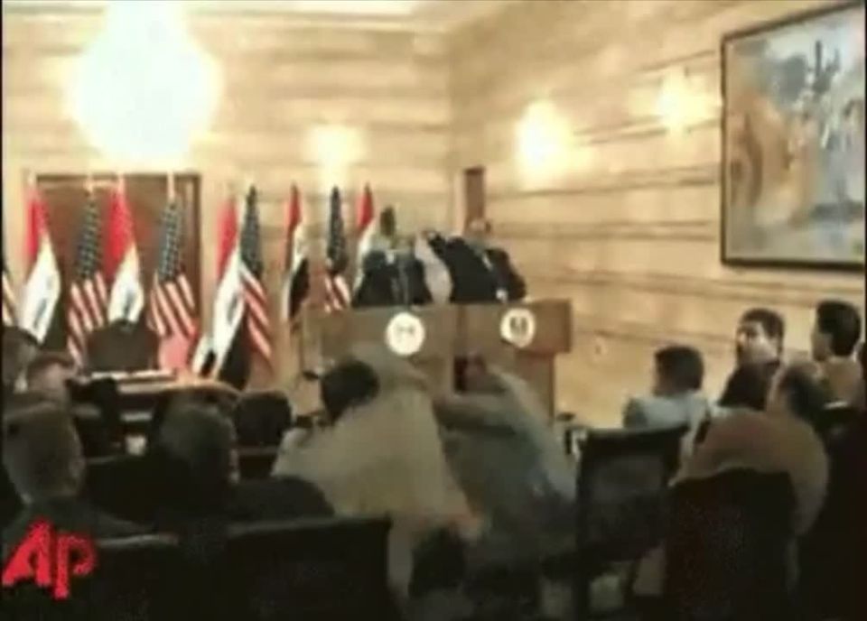 Аббас Джума: Кстати, вчера свой день рождения отпраздновал Мунтазар аз-Зайди - иракский журналист, прославившийся тем, что в 2008 году запустил свои ботинки в американского президента Джорджа Буша во время пресс-конференции...