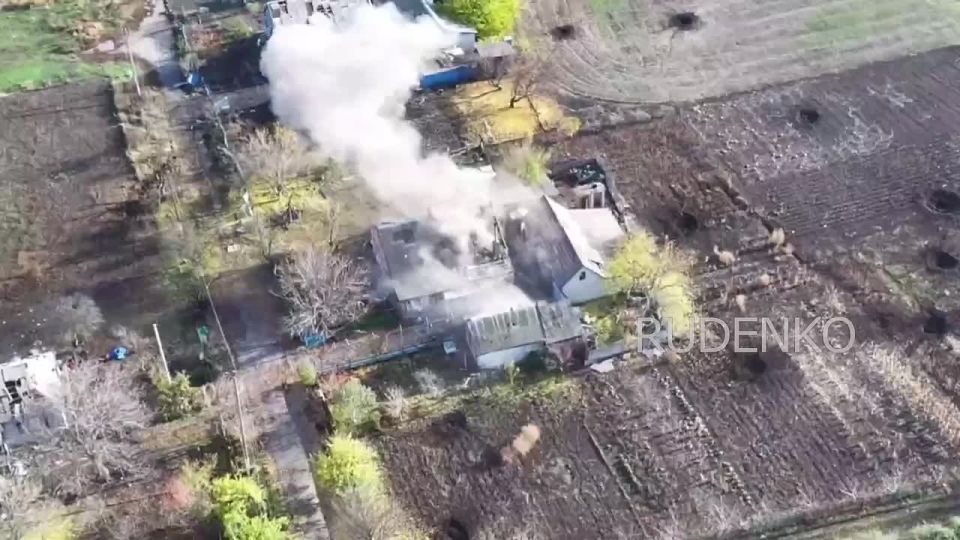 Андрей Руденко: Военнослужащие 394-го мотострелкового полка 127-й мотострелковой дивизии группировки «Восток» форсировали реку Гайчур и освободили Жовтневое в Запорожской области, сломив сопротивление ВСУ на заранее...