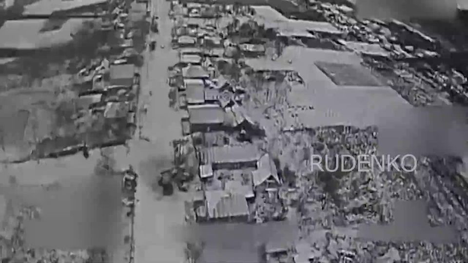 Андрей Руденко: Операторы FPV-дронов войск беспилотных систем в составе группировки войск «Север» уничтожили грузовой автомобиль с живой силой ВСУ в Харьковской области