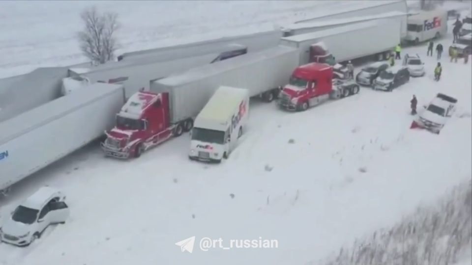 Около 100 машин попали в массовую аварию в Мичигане