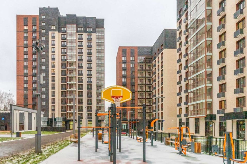 Евгений Попов: В районе Проспект Вернадского на Западе Москвы стартовало переселение жителей из 3 старых домов в новый жилой комплекс по программе реновации на улице Лобачевского, 28