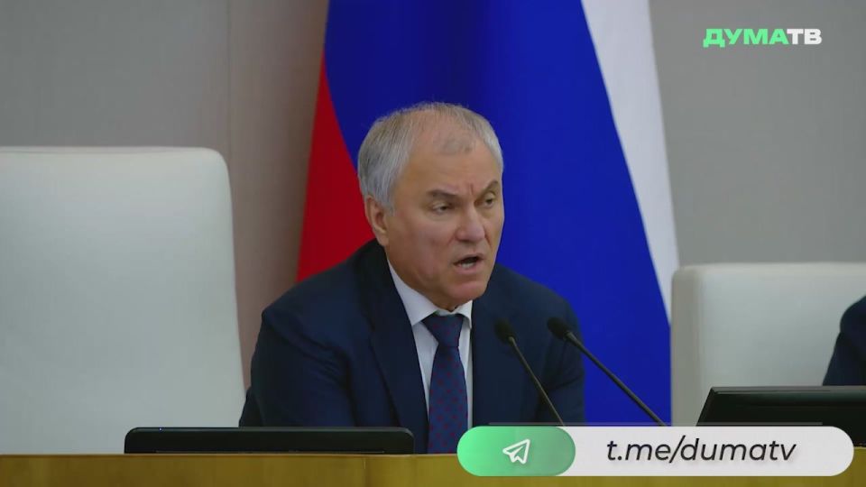 Депутатам Госдумы крайне важно, используя возможности диалога, решить многие проблемы в рамках подготовки к ежегодному отчёту Правительства РФ, заявил Председатель Госдумы Вячеслав Володин на пленарном заседании