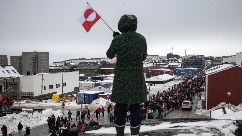 «Россия изумлённо наблюдает со стороны, как её старые враги пожирают сами себя»