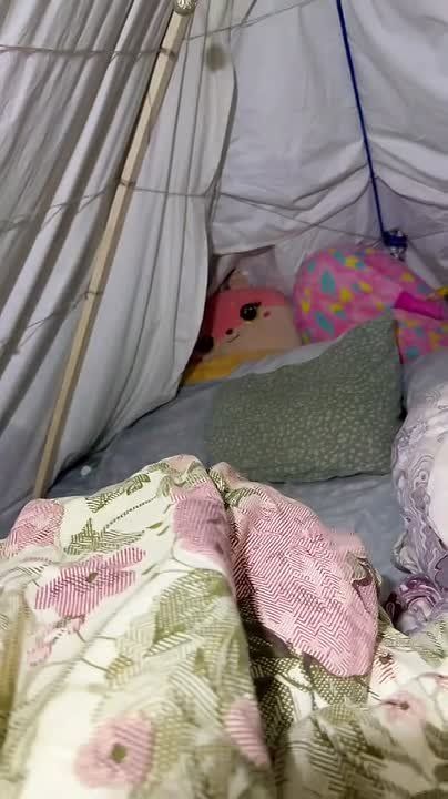 Армен Гаспарян: Неистовый СУГС.. Киевский блогер Мартыненко демонстрирует, как вместе с девушкой живет в туалете, потому что в его трехкомнатной квартире нет света и отопления, и они греются газовой горелкой