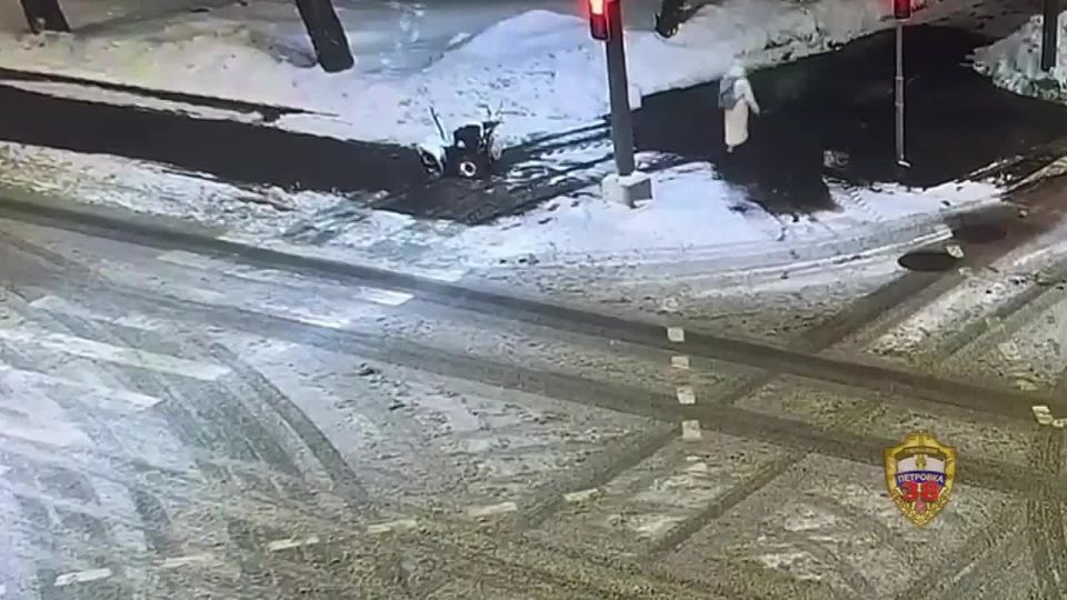 В Москве женщина зачем-то угнала снегоуборочную машину, когда водитель отошёл