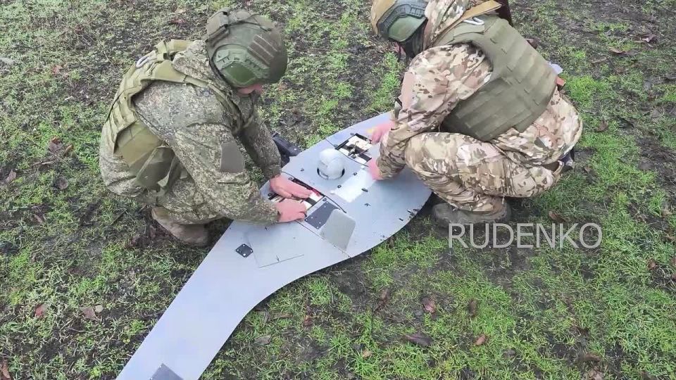 Андрей Руденко: Военнослужащие расчёта БПЛА «Supercam S350» 30-й отдельной гвардейской мотострелковой бригады группировки войск «Центр» обеспечили наведение на вражеские цели ТОС-1А «Солнцепёк», а также контроль поражения...