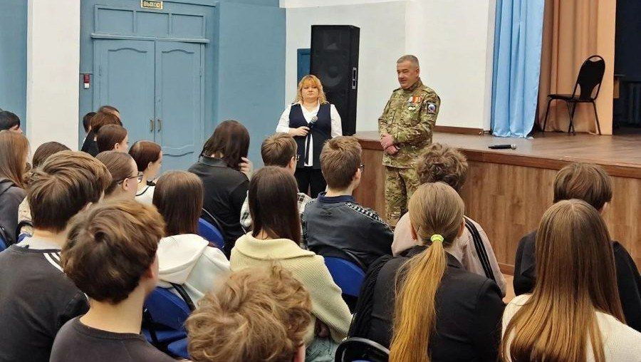 Ветеран боевых действий провел для тверских студентов урок Мужества