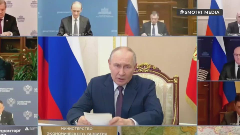 Путин проводит совещание с членами правительства