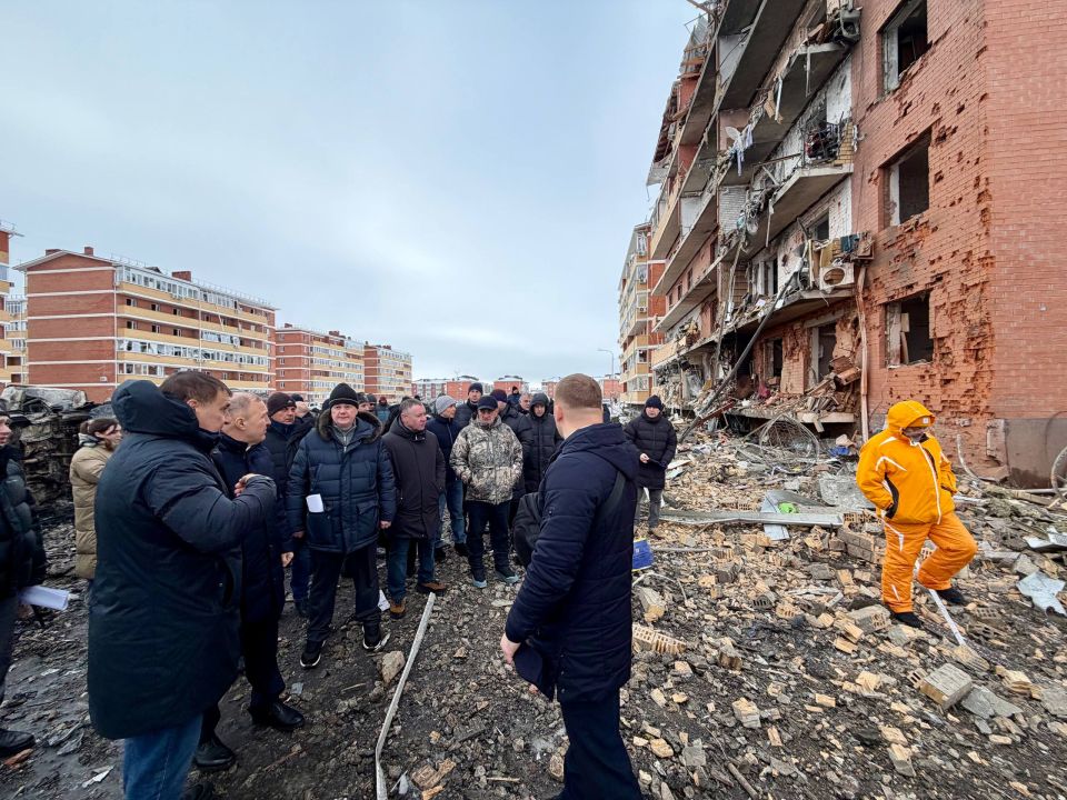 Число пострадавших при ночной атаке БПЛА в Новой Адыгее выросло до 13, двое из них — в реанимации, сообщил глава региона Мурат Кумпилов