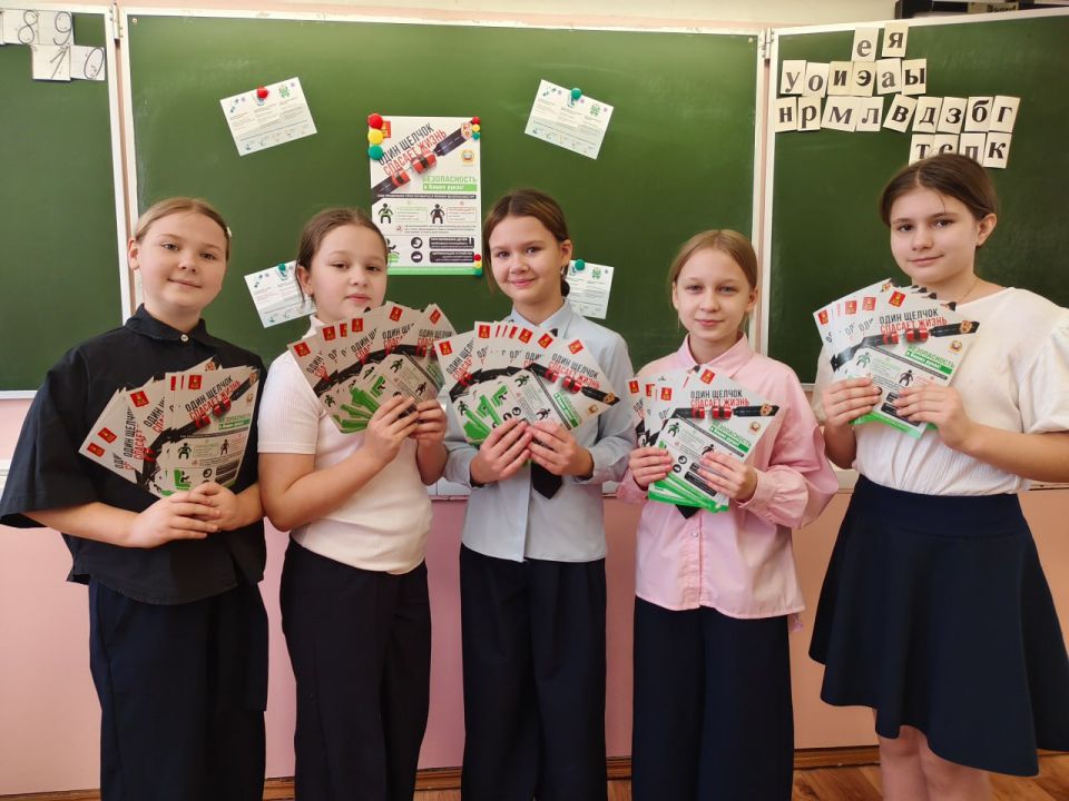 Тверские автоинспекторы провели мероприятие «Выбери жизнь - пристегнись!» для кадетов из средней школы № 34