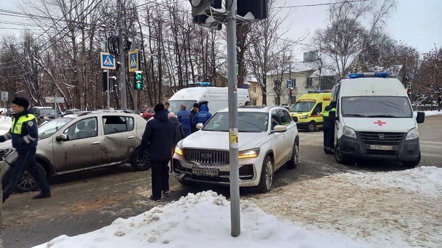 В Заволжском районе Твери собирается пробка из-за аварии