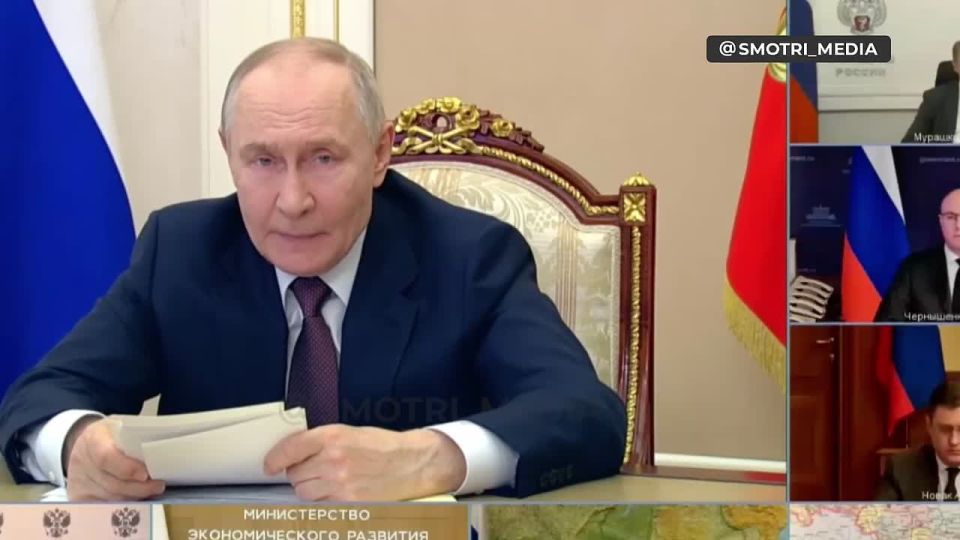 Путин поручил избежать чрезмерного роста нагрузки на российских предпринимателей из-за налоговых новшеств