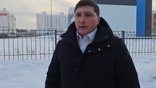 Мэр Нижнекамска уточнил:. «Ученик седьмого класса напал с ножом и травмировал руку уборщице. Её жизни ничего не угрожает, оказывается вся необходимая помощь»