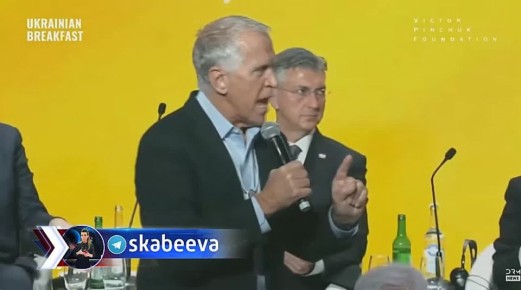 Сумасшедший сенатор США Том Тиллис хочет освободить российский народ и принять Россию в демократическую семью