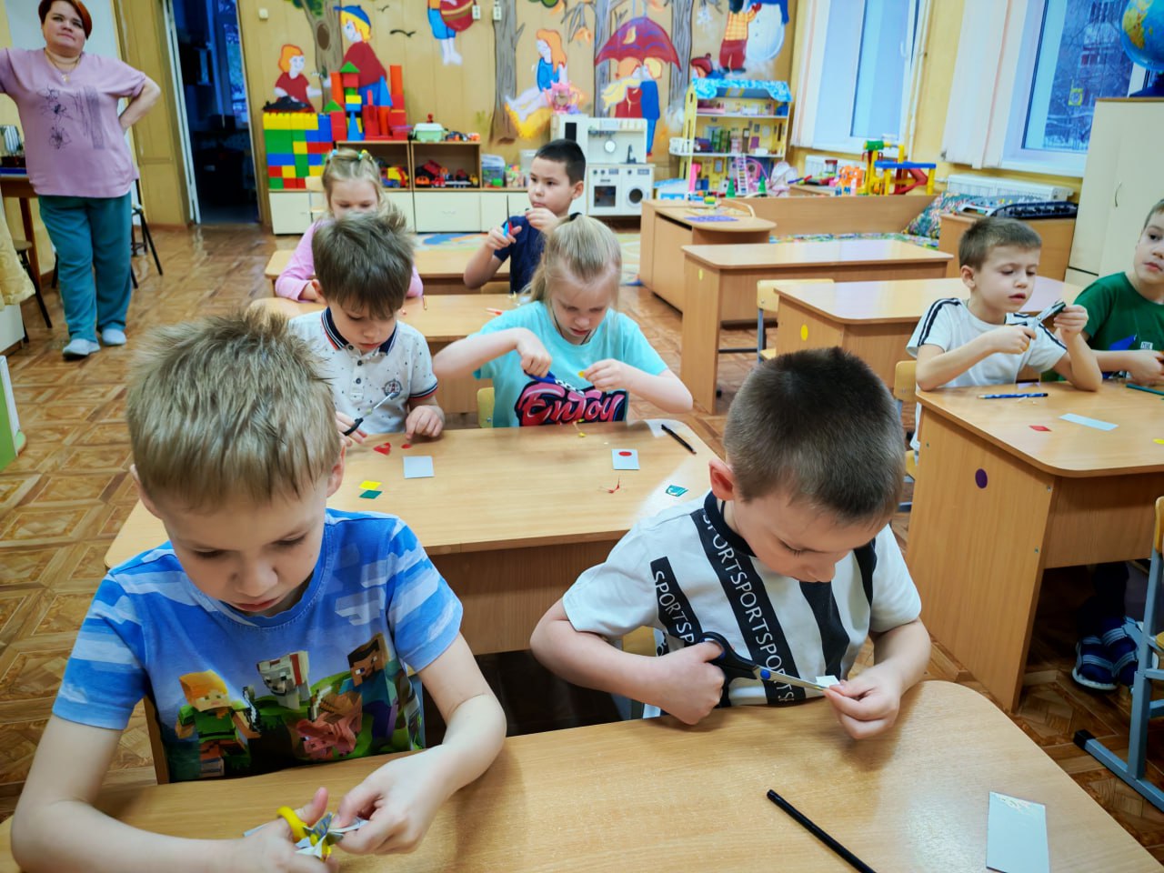 Волшебные светофорчики для безопасности дошколят - сотрудники Госавтоинспекции научили малышей делать световозвращатели Волшебные светофорчики для безопасности дошколят - сотрудники Госавтоинспекции научили малышей делать световозвращатели