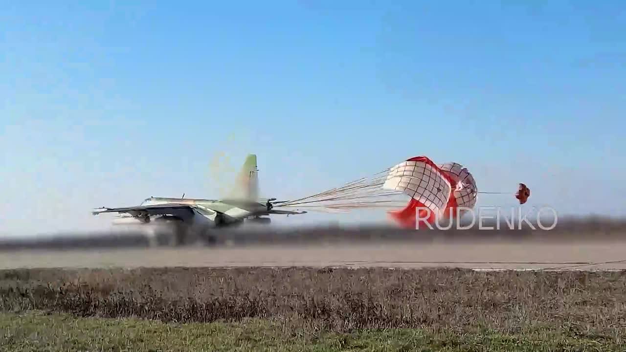 Андрей Руденко: Экипажи штурмовой авиации на самолётах Су-25 уничтожили личный состав и опорный пункт украинских боевиков в зоне ответственности группировки войск «Южная»