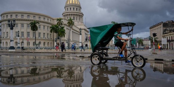 Евгений Попов: США стремятся к смене режима на Кубе к концу года — WSJ