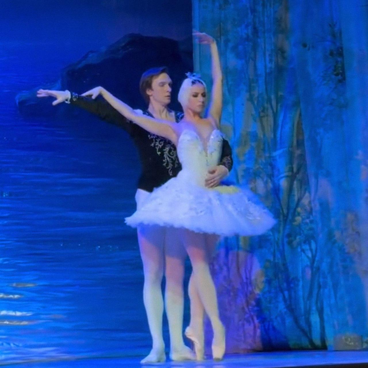 Двух украинских солистов балета могут уволить за исполнение «Лебединого озера» на европейских гастролях