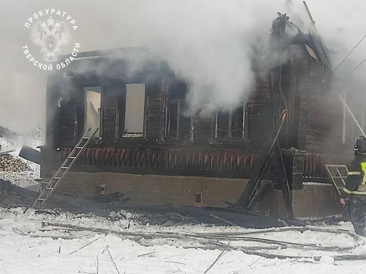 Сегодня, 23 января 2026 г., в дневное время в поселке Мирный Лихославльского муниципального округа произошло возгорание частного дома Сегодня, 23 января 2026 г., в дневное время в поселке Мирный Лихославльского муниципального округа произошло возгорание частного дома