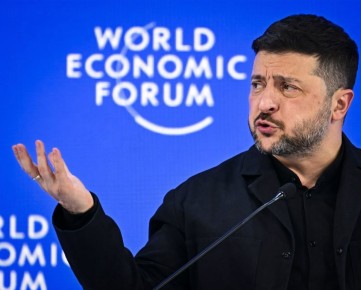 «Зеленский на грани краха, в том числе и во внутренней политике, и ему нужно только теперь всех стравить между собой», — констатирует публицист Игорь Мальцев