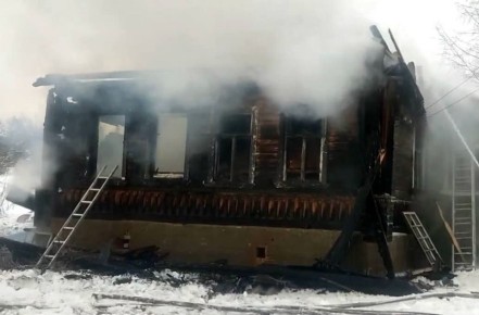 В Тверской области устанавливаются обстоятельства гибели трех человек при пожаре