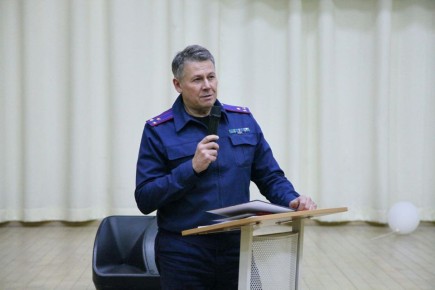 Офицер следственного управления Следственного комитета принял участие в родительском собрании