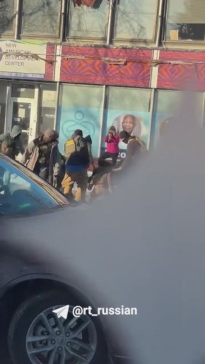 Федеральный агент застрелил мужчину в Миннеаполисе, сообщает местное издание Star Tribune