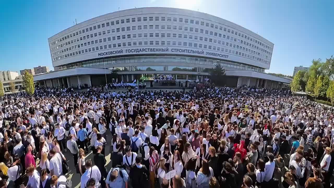 Марат Хуснуллин: Поздравляю с праздником всей учащейся молодежи, с Днем российского студенчества – Татьяниным днем!